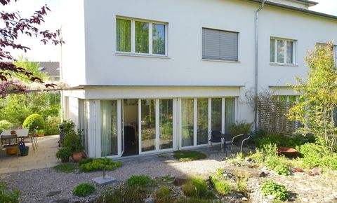 VERKAUFT - Modernes 5.5 Zi.- Doppeleinfamilienhaus mit Biotop