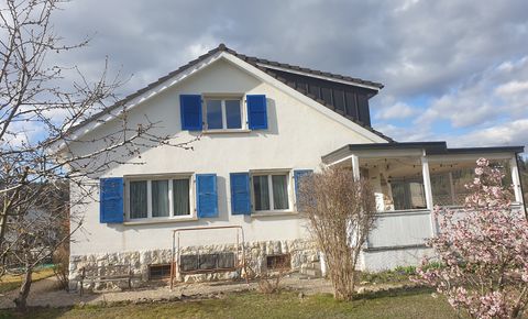 Family house with 5 rooms near the center of the village!