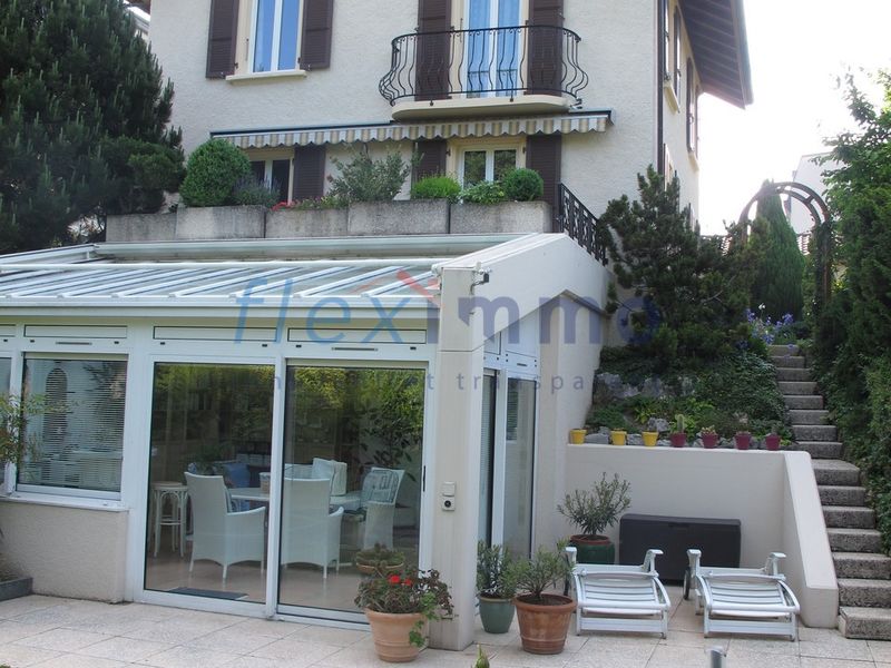 Very nice very  villa well maintained with charm and surprises
