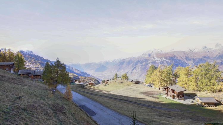 Large plot with a beautiful view of the alps!