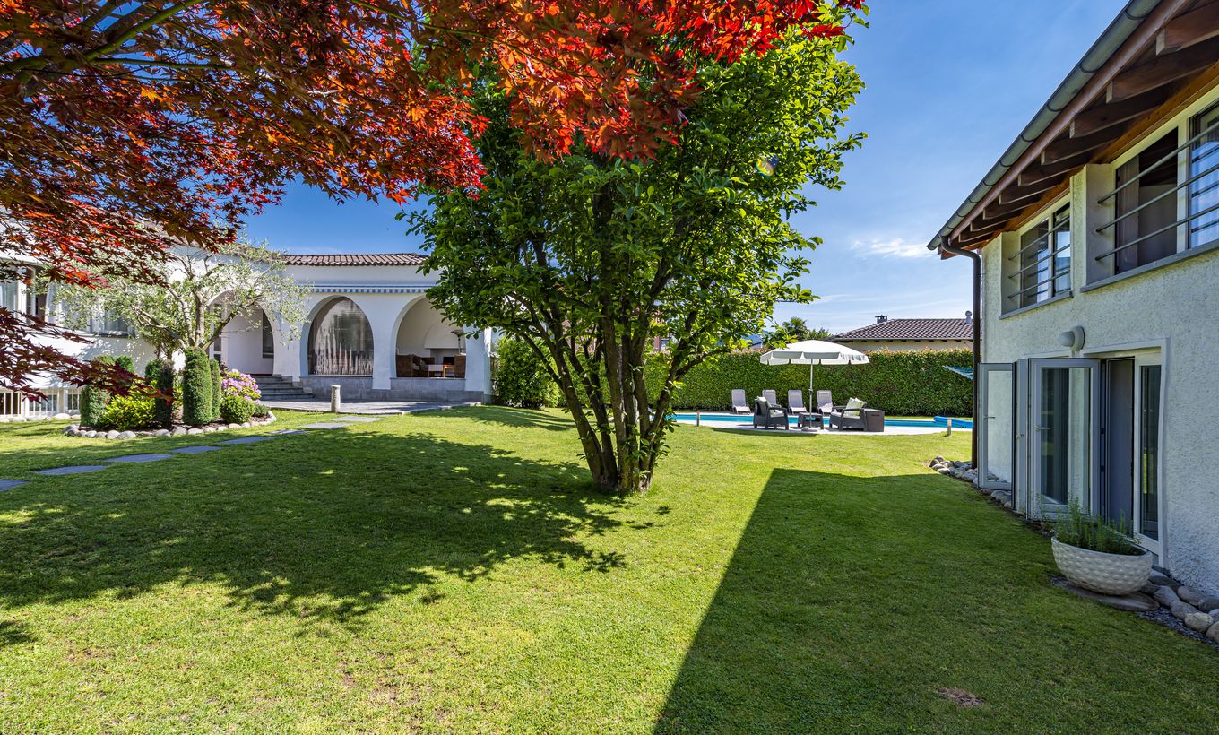 Große mediterrane Villa mit Gäste-Dependance